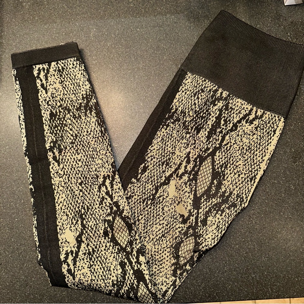 Fabletics Snakeprint Cropped Legging - image 2